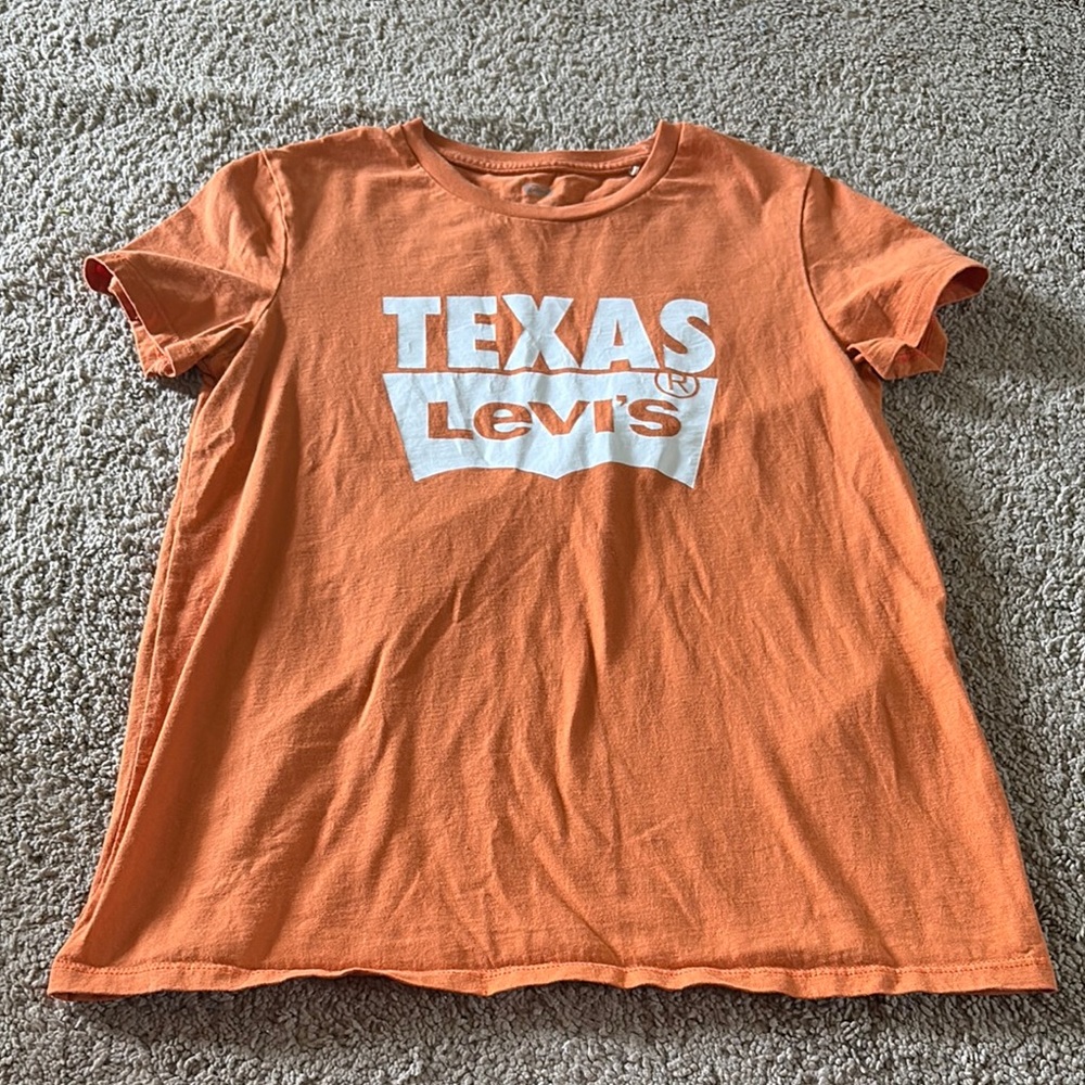 🔴 DONATING SOON 🔴 Levi’s • Orange “Texas” T-Shirt